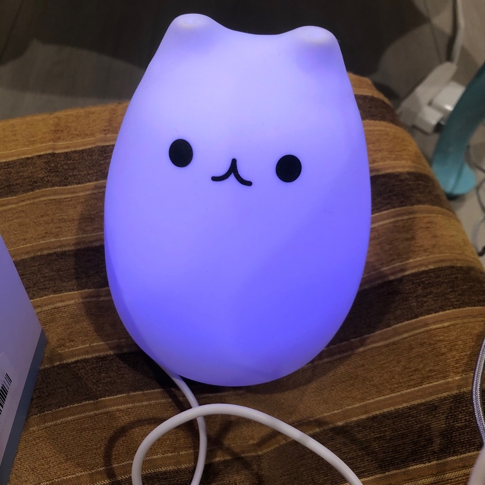 LED Kitty Night Light - Picture 6 of 8